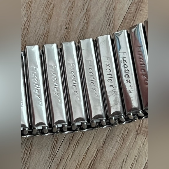 Armitron Men’s Watch Black Dial Day Date Window Two Tone Stretch Bracelet - Picture 10 of 11